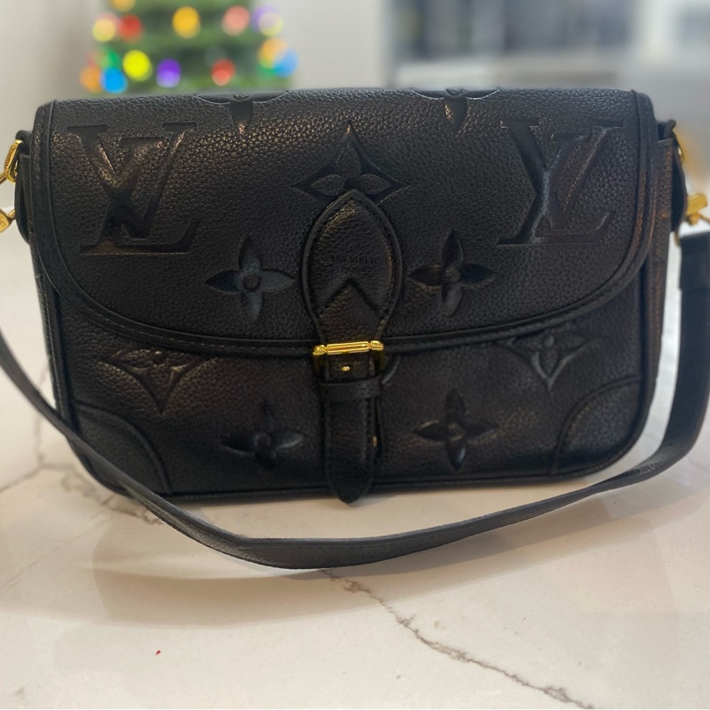 Elegant shoulder bag